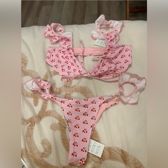 Frankiesbikini set, both is the size small - Picture 3 of 3